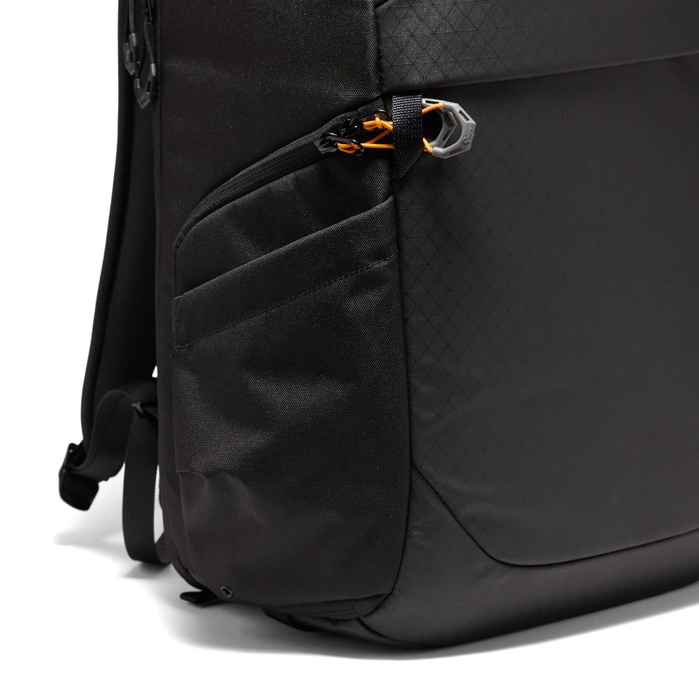 Lowepro_Fastpack_BP_450_AW_IV_side_opening_view.jpg