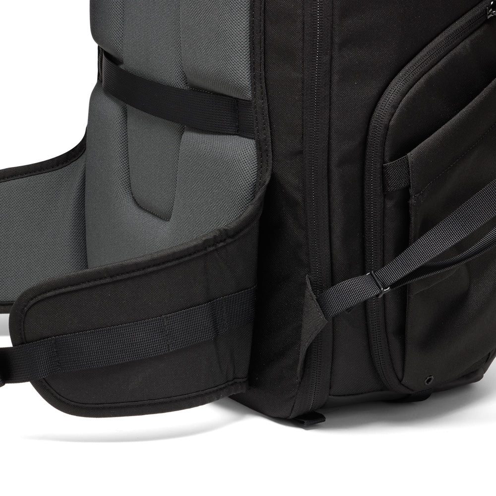 Lowepro_Fastpack_BP_450_AW_IV_waist_strap_detail.jpg