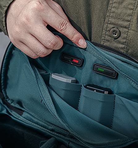 PGYTECH_OneMo_Sling_battery_storage_with_indicators.jpg