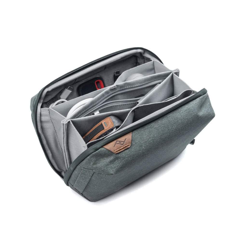 Peak-Design-Tech-Pouch-Sage-02.jpg