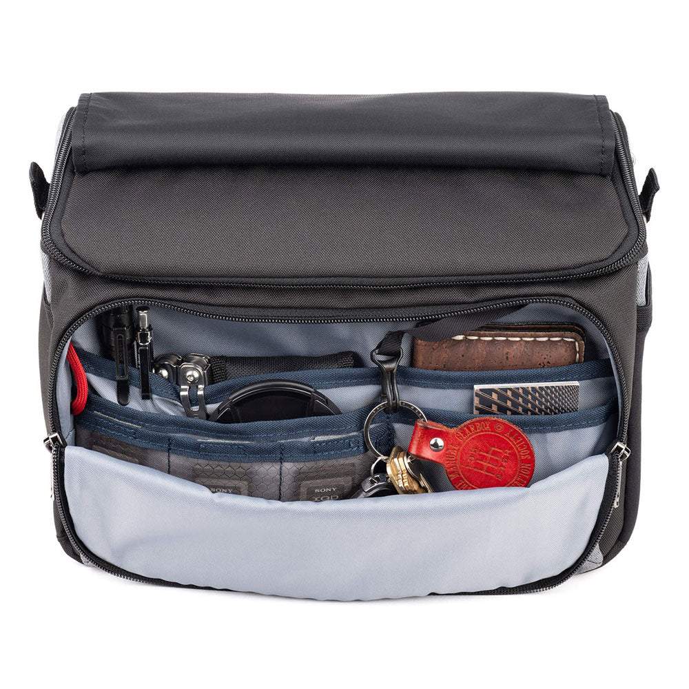 Thinktank-Mirrorless-Mover-30-v2-Grey-06.jpg