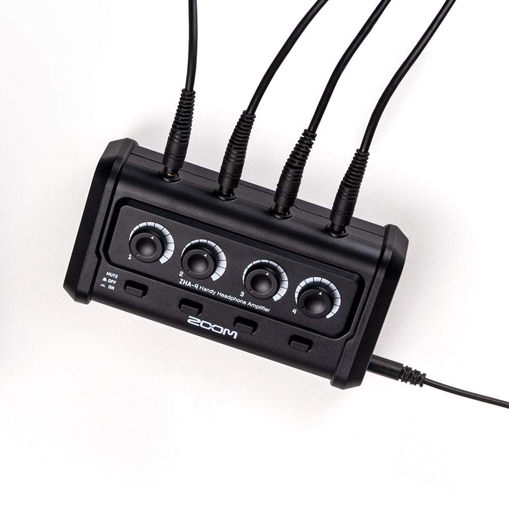 Zoom-ZHA-4-Headphone-Amplifier-02.jpg